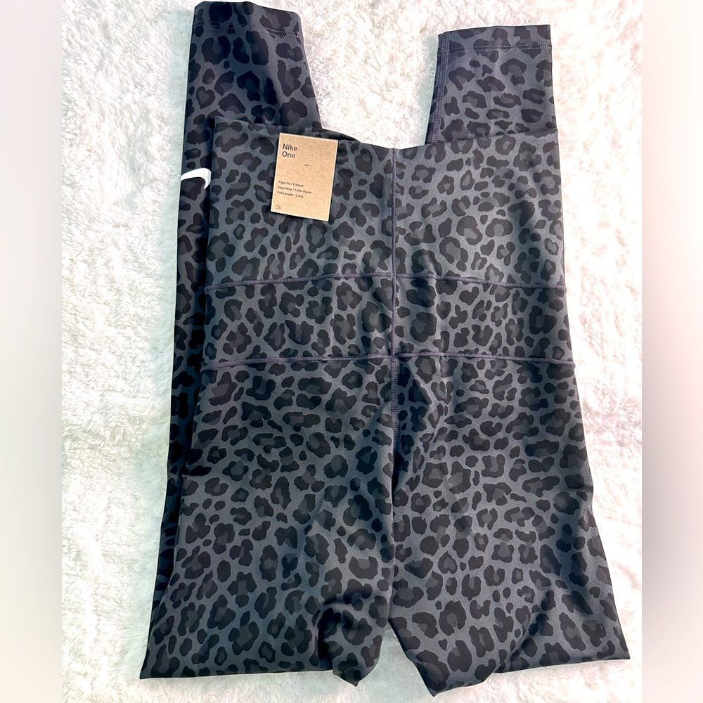 NWT Nike One Tight Fit High Rise Full Length Leggings (S)